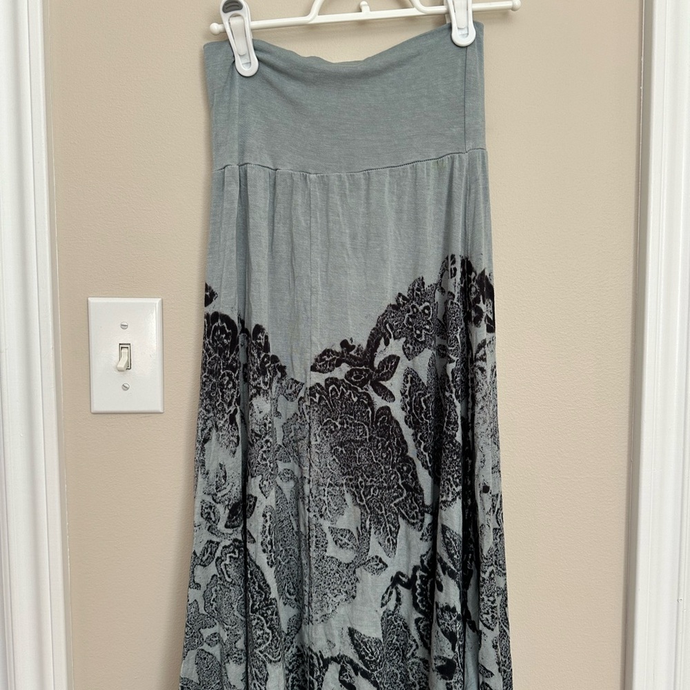 Flowy midi stretch skirt